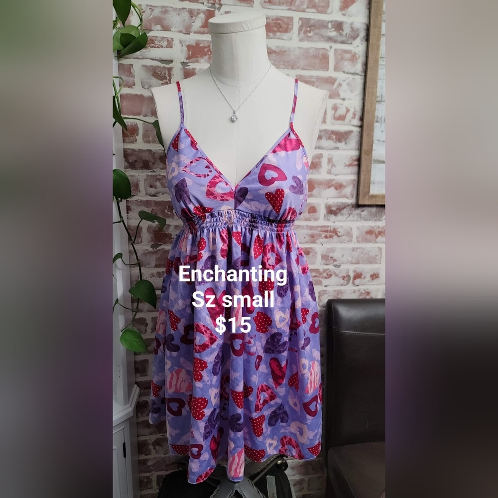 Enchanting womens lingerie nightgown sz small purple heart print